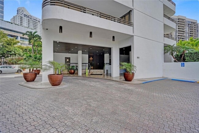 151 SE 15th Rd, Unit 502 in Miami, FL - Building Photo - Building Photo