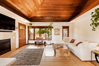 21071 Waveview Dr in Topanga, CA - Building Photo - Building Photo