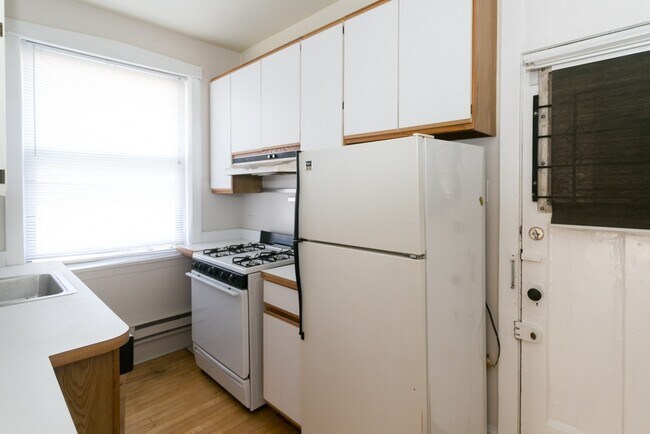 1326 Oak Ave in Evanston, IL - Foto de edificio - Building Photo