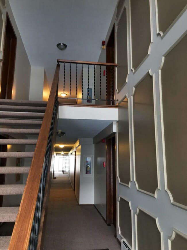 Villager Apartments in Hopkins, MN - Building Photo - Building Photo