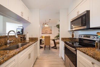 12160 St.Andrews Pl in Miramar, FL - Building Photo - Building Photo