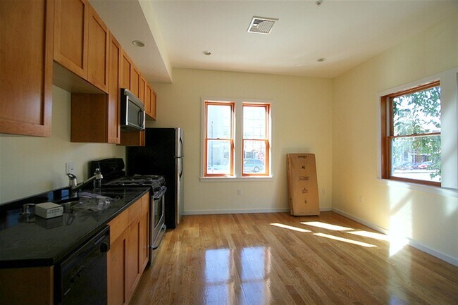 8 Beech St, Unit 3 in Cambridge, MA - Building Photo - Building Photo