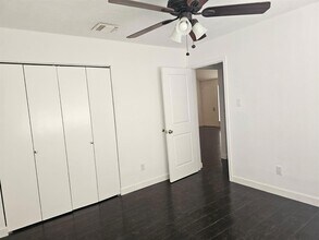 5623 Briarwood Forest Dr in Houston, TX - Building Photo - Building Photo