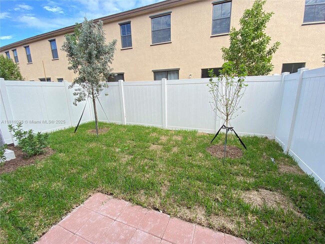 3313 W 111th Pl in Hialeah, FL - Building Photo - Building Photo