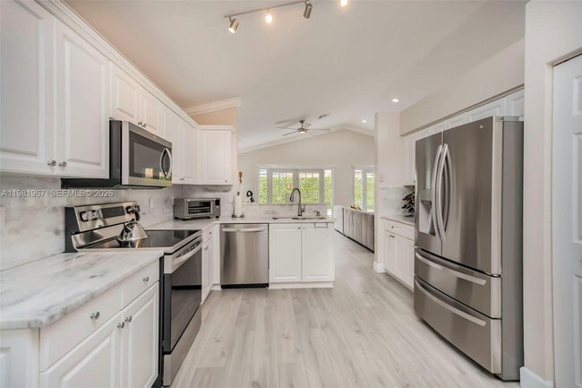 11030 Harbour Springs Cir in Boca Raton, FL - Building Photo - Building Photo