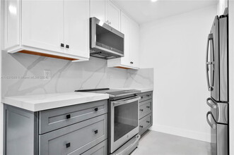 4600 SW 67th Ave in Miami, FL - Building Photo - Building Photo