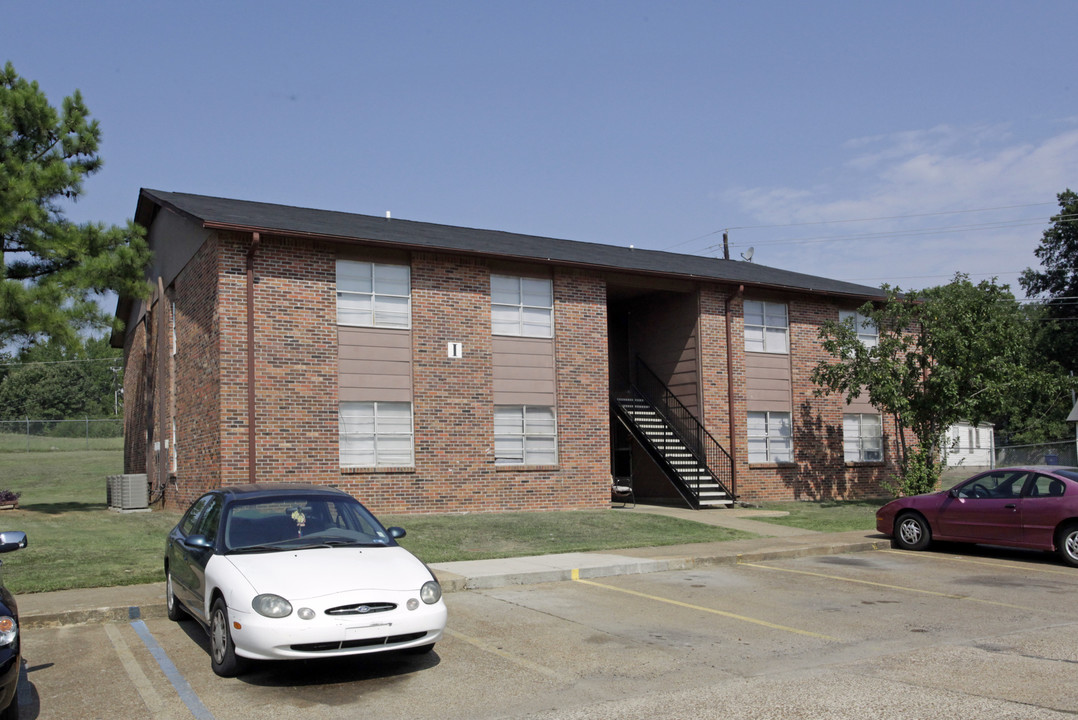 Broadmoor Apartments in Byhalia, MS - Building Photo