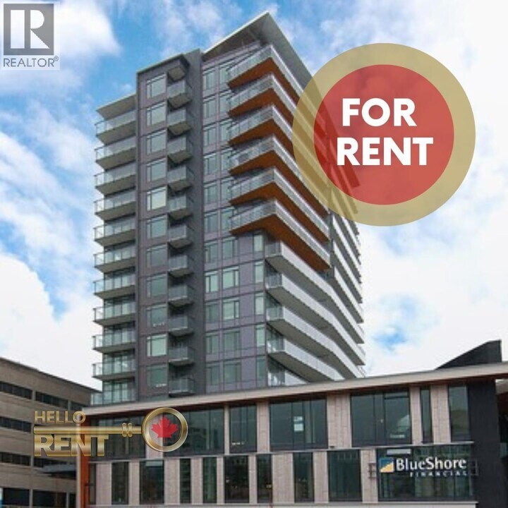 111E 13th St E in North Vancouver, BC - Building Photo