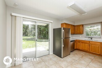 7357 Riverside Pl in Orlando, FL - Foto de edificio - Building Photo