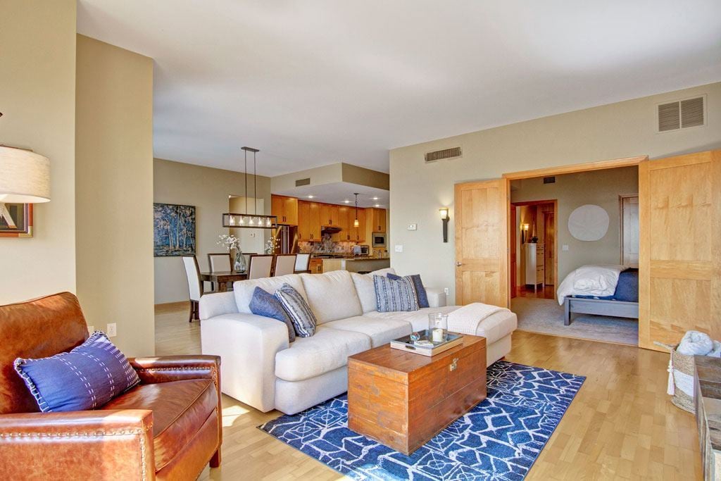 The Mist on Lake Minnetonka in Spring Park, MN - Foto de edificio