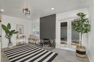 5404 Maisel Way in San Diego, CA - Building Photo - Building Photo