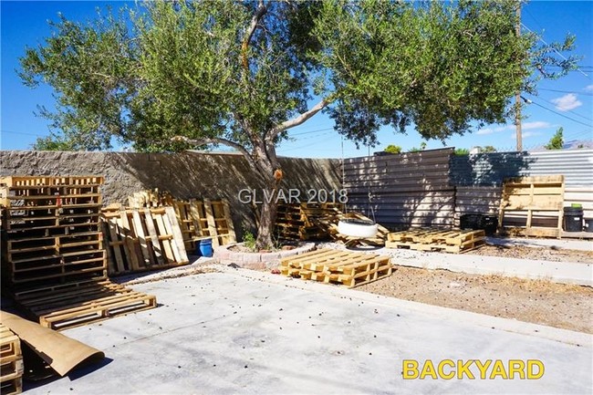 2051 Donna St in North Las Vegas, NV - Building Photo - Building Photo