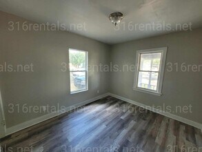 1235 N Indiana Ave in Wichita, KS - Foto de edificio - Building Photo