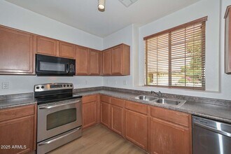 3733 E Kerry Ln in Phoenix, AZ - Building Photo - Building Photo