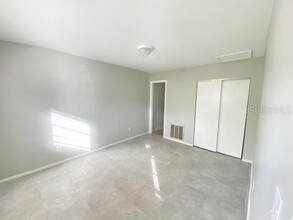 12140 Munbury Dr, Unit 5 in Dade City, FL - Building Photo - Building Photo