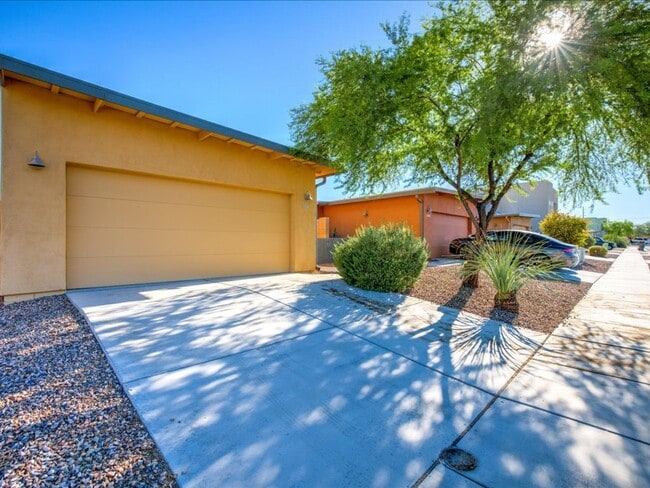 property at 3047 N Dasylirion Dr