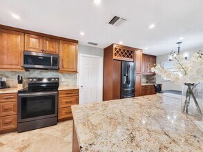 698 107th Ave N in Naples, FL - Building Photo - Building Photo