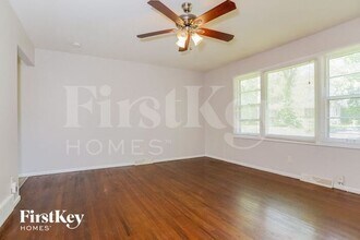 8305 E 110th St in Kansas City, MO - Building Photo - Building Photo