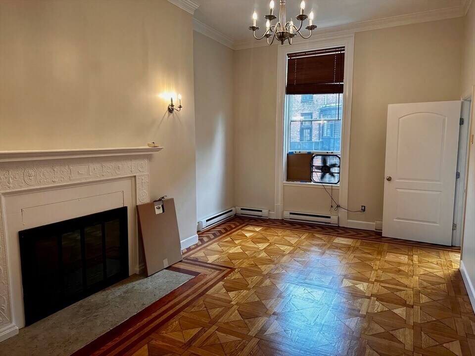 181 Beacon St, Unit 2R in Boston, MA - Foto de edificio