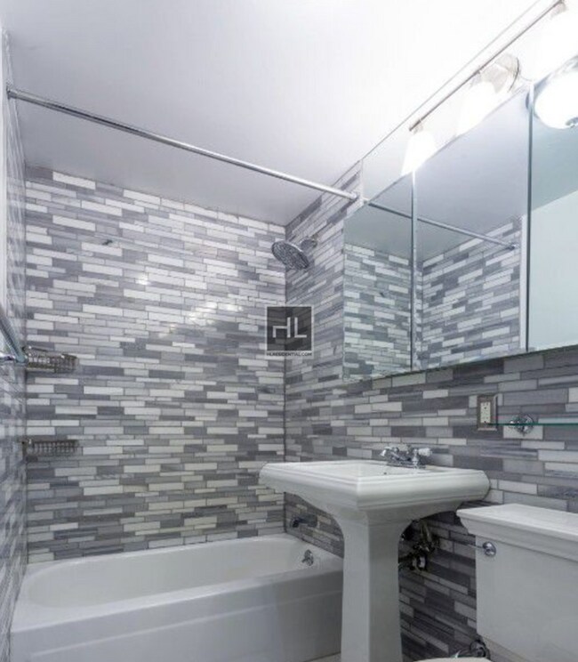 Leroy Street in New York, NY - Building Photo - Building Photo