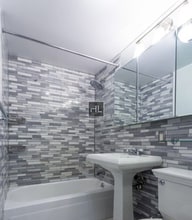 Leroy Street in New York, NY - Foto de edificio - Building Photo