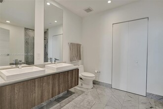 801 S Miami Ave, Unit 4901 in Miami, FL - Building Photo - Building Photo