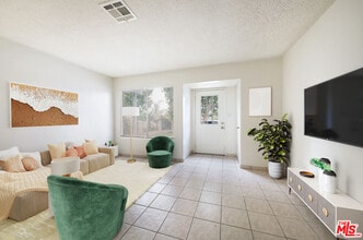 1040 Iris St in Wasco, CA - Building Photo - Building Photo