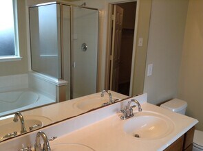 12529 Patnoe Dr in Burleson, TX - Building Photo - Building Photo