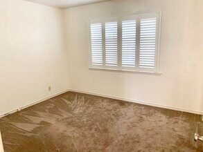 216 Paramount Dr, Unit 1 in Millbrae, CA - Building Photo - Building Photo