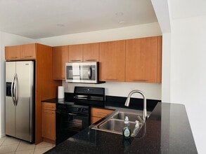 343-308 Ives Dairy Rd in North Miami Beach, FL - Building Photo - Building Photo