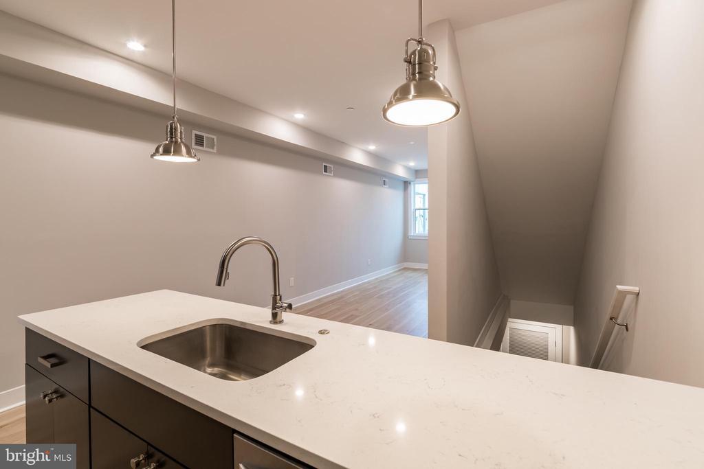 1020 S 53rd St, Unit UNIT 1 in Philadelphia, PA - Building Photo