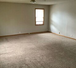 935 18th Ave SE in Minneapolis, MN - Building Photo - Building Photo