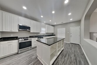 602 Lajuana Ct in Spring, TX - Foto de edificio - Building Photo