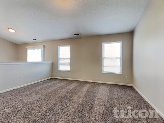 1082 Sunmeadow Cir in Franklin, IN - Building Photo - Building Photo