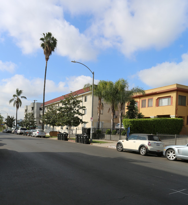 Catalina Apartments in Los Angeles, CA - Building Photo - Building Photo