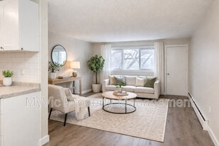 9108-9149 149 St in Edmonton, AB - Building Photo