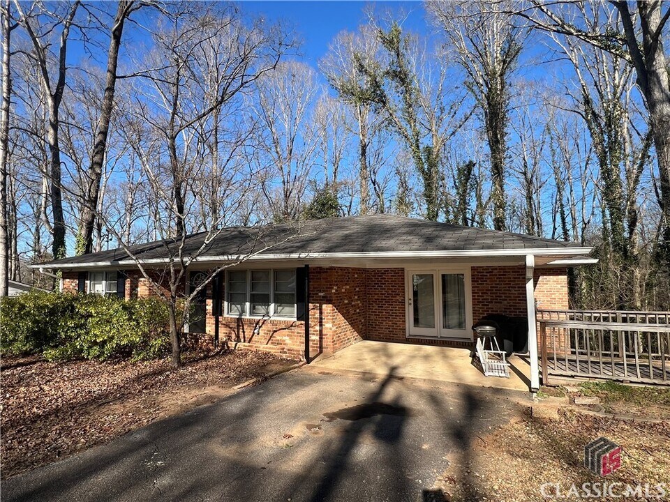 116 White St in Watkinsville, GA - Building Photo
