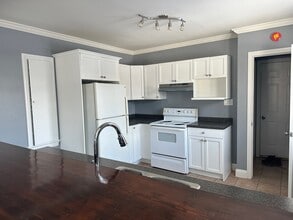 563 McCannan Ave in Peterborough, ON - Building Photo - Building Photo