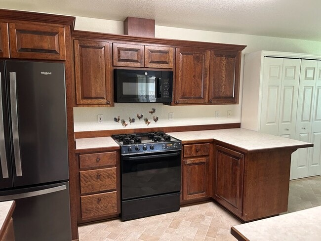 1420 NW Domenico Dr in Roseburg, OR - Building Photo - Building Photo