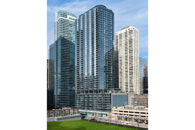Moment in Chicago, IL - Foto de edificio - Building Photo