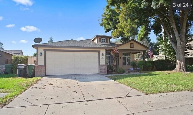 306 W Springer Dr in Turlock, CA - Foto de edificio - Building Photo