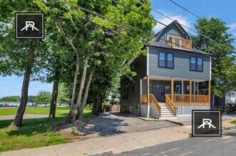 161 4th St in Medford, MA - Foto de edificio - Building Photo