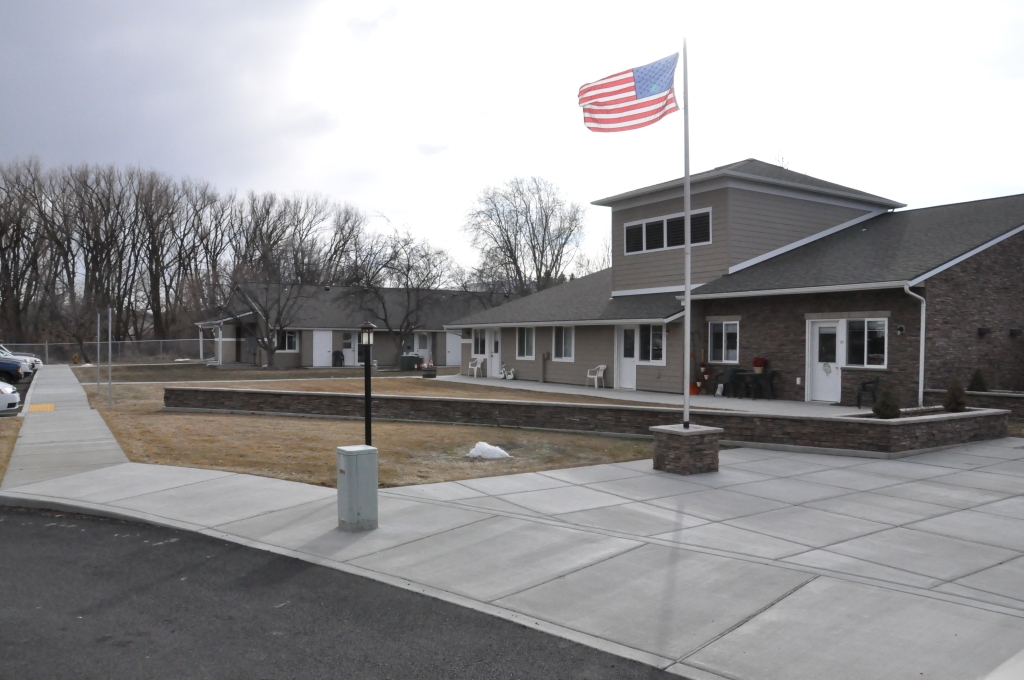 Elkhorn Village Apartments in Baker City, OR - Building Photo