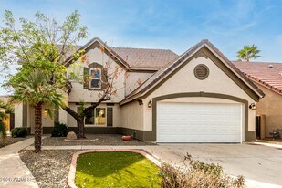 2425 E Westchester Dr in Chandler, AZ - Building Photo