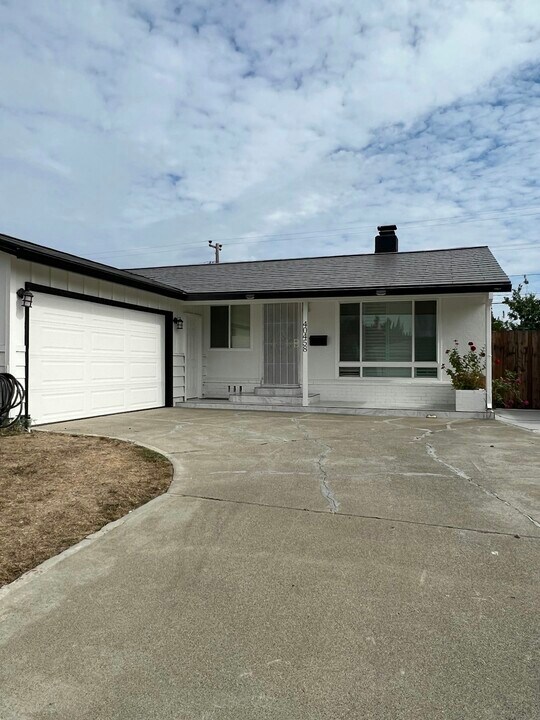 40458 Landon Ave in Fremont, CA - Building Photo