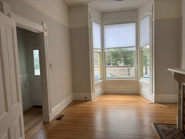 113 Bartlett St in San Francisco, CA - Building Photo - Building Photo