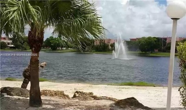 9363 Fontainebleau Blvd in Miami, FL - Building Photo - Building Photo