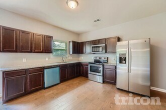 3983 Sitka Dr in Douglasville, GA - Foto de edificio - Building Photo