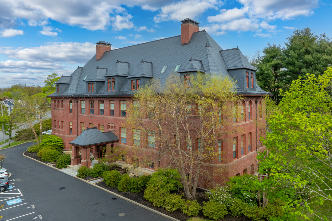 Hancock School Condominiums in Lexington, MA - Foto de edificio