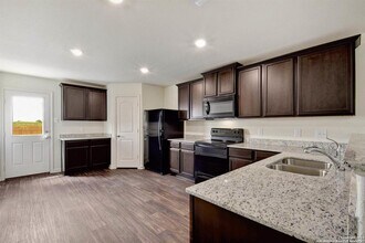 4027 Trail de Paris in New Braunfels, TX - Building Photo - Building Photo